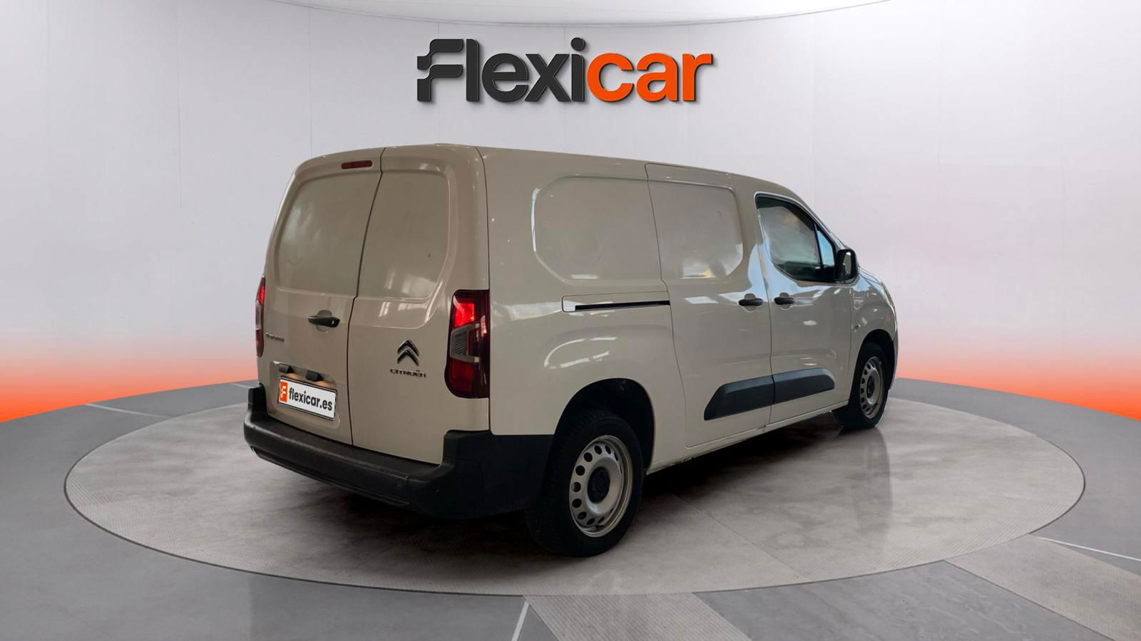 https://cdn-flexicar.caraffinity.it/public_appraisal_images_pro/images/stock/154310/RJaWpCPVko__WhatsApp Image 2025-09-03 at 18.29.48 (15).jpeg